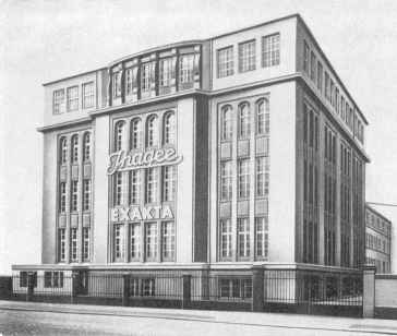 Ihagee-Gebude Blasewitzer Str. (aus: Eine Kleinbildkamera entsteht; Fotojahrbuch 1958)