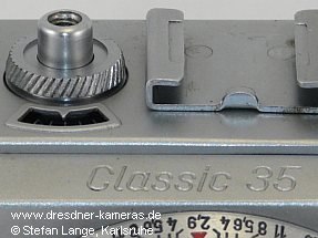 nach rechts geneigte Rndelung des Einstellrades fr den Bildzhler an einer Classic 35