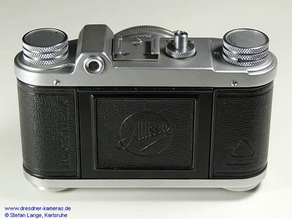 Altix IV (Frhe Exportausfhrung ohne Seriennummer mit kleinen Drehknpfen sowie dem senkrechten Schriftzug "MADE IN GERMANY" auf dem Rckwandleder. Die Entfernungseinstellung der Optik ist nur mit feet graviert.)