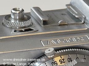 nach rechts geneigte Rndelung des Einstellrades fr den Bildzhler an einer Altix V