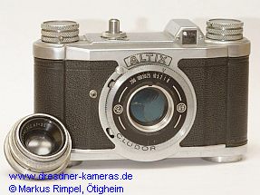 Altix III - frhe Kamera mit VEB-BW Logo auf Verschluss (Version mit Cludor-Verschluss und genormter Blitzbuchse)