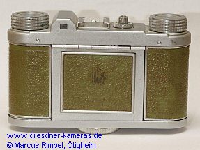 ungewhnlich: bei dieser Altix V mit olivgrnem Kunstleder kam an eine Rckwandklappe mit verchromten an Stelle des hellgrn lackierten Rahmen zum Einsatz