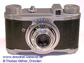 Altix III (Version mit Festoptik, hier mit Tessar und 24mm-Aufzugsknpfen)