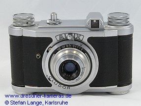 Synchronbuchse an der blichen Stelle und Spannhebel nach rechts gerckt, breite ffnung fr die Schraube zur Befestigung des Kontaktblechs, Verschluss gespannt