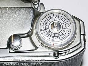 beirette (1958) mit kleinem Sucherfenster, Schnellspannhebel