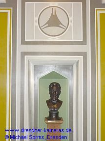 Ernemann-Bste im neuen Ernemann-Gebude