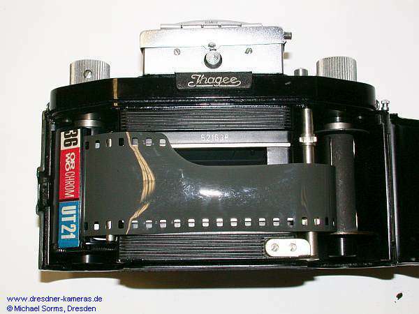 Einbaulage der Spule und des Films in Exa (0)-Kameras (Schichtseite wickelt nach auen)