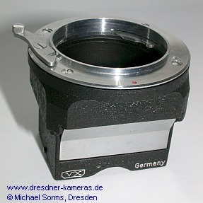 Ihagee-Objektivlupeneinsatz, Version 1 von 1952 (Bajonett mit 4 Schrauben befestigt, Frontgravur VX Germany)