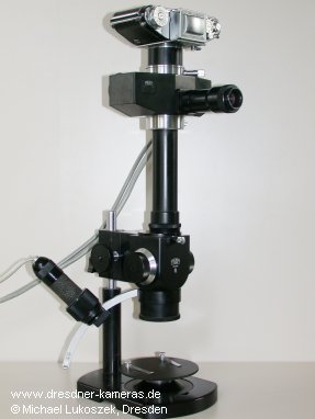 Exakta Varex IIa an der mikrofotografischen Einrichtung mit Belichtungsautomatik (mf-matic) am Carl Zeiss Jena SMXX