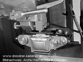 Hobeln der Filmgleitbahn einer Exakta Varex, spter wurden die Gleitbahnen gefrst