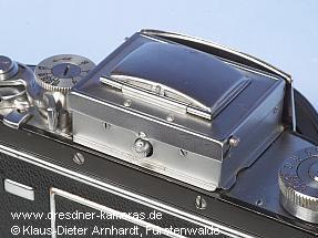 Kine Exakta II #672667 (A&R Version 3), nach Abnahme der Frontplatte ist die Wechselmglichkeit des Lichtschachtes erkennbar