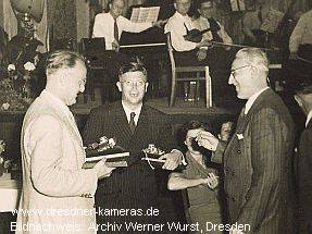 bergabe der vergoldeten Varex VX im Jahr 1952 an Max Rockstroh und Willy Teubner