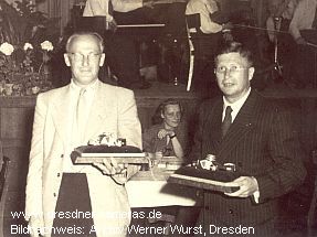 bergabe der vergoldeten Varex VX im Jahr 1952 an Max Rockstroh und Willy Teubner
