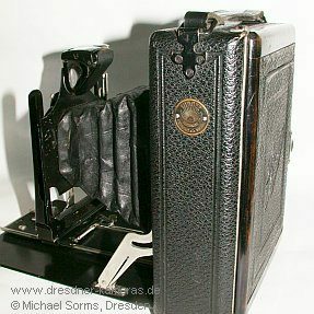 Ihagee-Photoklapp Viktor 520, frhes Modell mit zentral angeordnetem Brillantsucher und noch ohne Rahmensucher