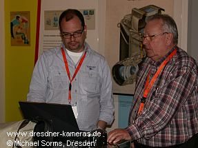 Olaf Nattenberg (links) im Fachgesprch mit Rainer Dierchen (rechts)