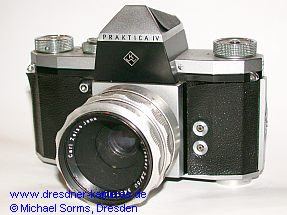 Praktica IV - das erste Modell von 1959 mit schwarzem Prismengeh�use und KW-Logo