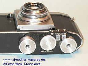 Praktica (1951) - Adapter f�r Blitzkontakte am Kameraboden