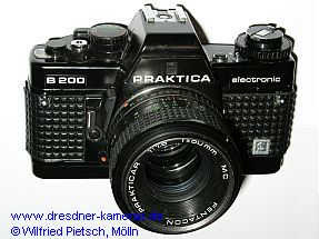 Praktica B 200 mit geprgtem Schild Cattaneo (1. Version mit Metall-Schnellspannhebel)