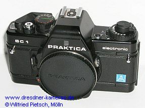 Praktica BC 1 (2. Version)  mit Schild Pentacon Italia