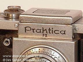 Praktica, nachgraviertes FX und nachgerstete Blitzsynchronisation (Praktica, Version mit angegossenen Tragesen)