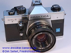 Praktica MTL 5 mit Schild Pentacon italia