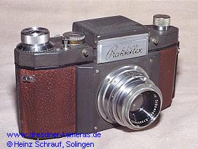 Praktiflex Version 6 mit Blitzsynchronisation durch Schaltring und verdeckten Kontaktnocken sowie zwei Blitzbuchsen vorn in der Deckkappe