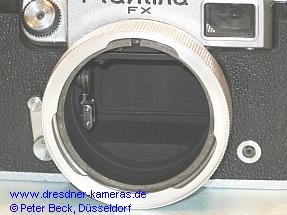 frühe Praktina FX mit 1 Blitzbuchse und ohne Blendeninnenauslösung frühe Praktina FX mit 1 Blitzbuchse und ohne Blendeninnenauslösung